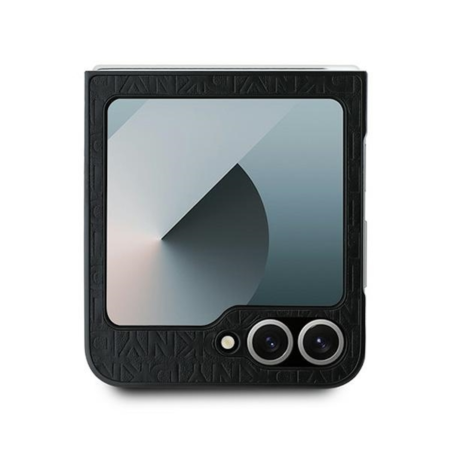Un telefono pieghevole nero chiuso con un design strutturato, con due fotocamere e un display.