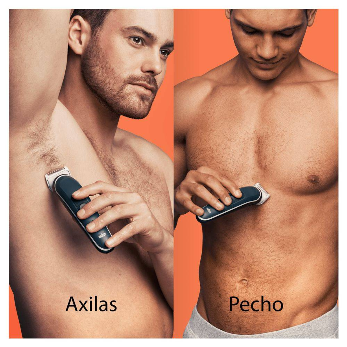 Due uomini, ognuno che taglia i peli del corpo con un rifinitore Braun; un'ascella, un petto. Sfondo arancione.