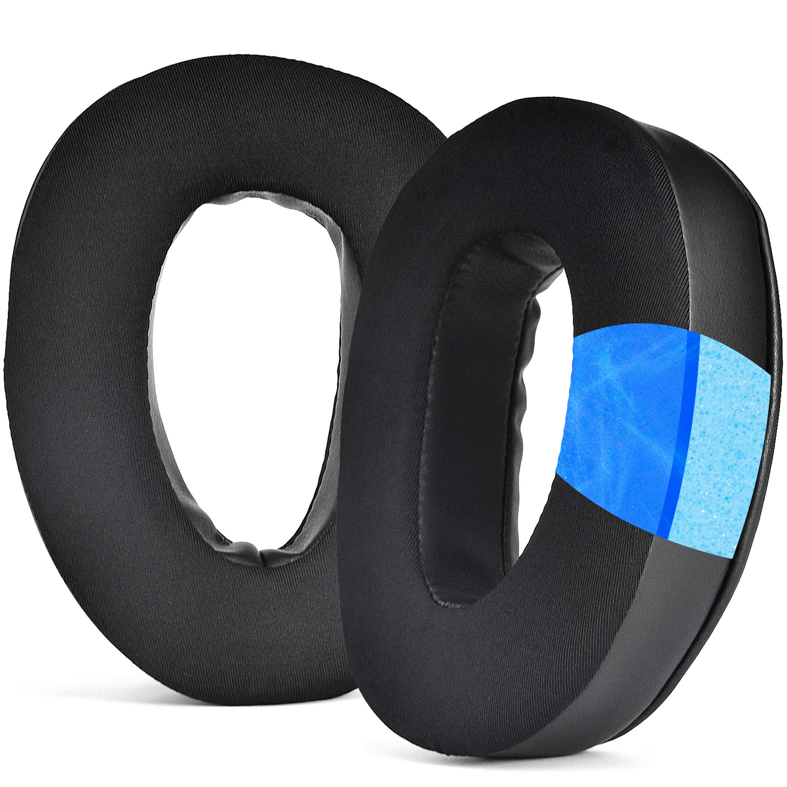 Dwie czarne nausznice. Jedna jest przecięta, odsłaniając niebieski materiał gąbkowy.