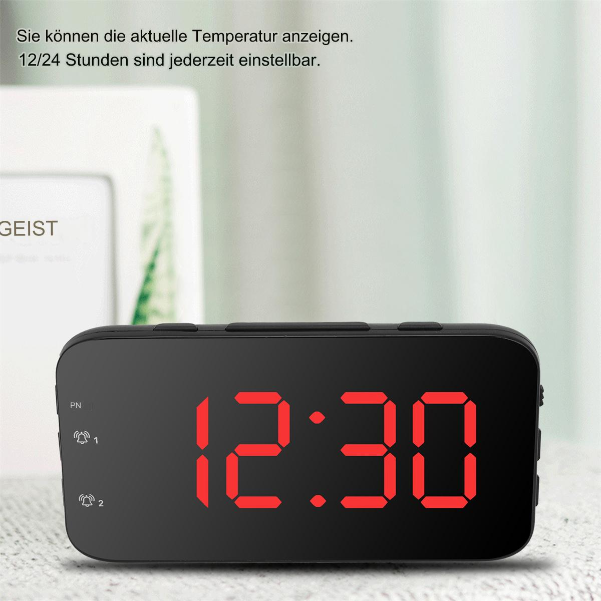 Schwarzer digitaler Wecker, der 12:30 rot anzeigt, mit dem Wort GEIST im Hintergrund.