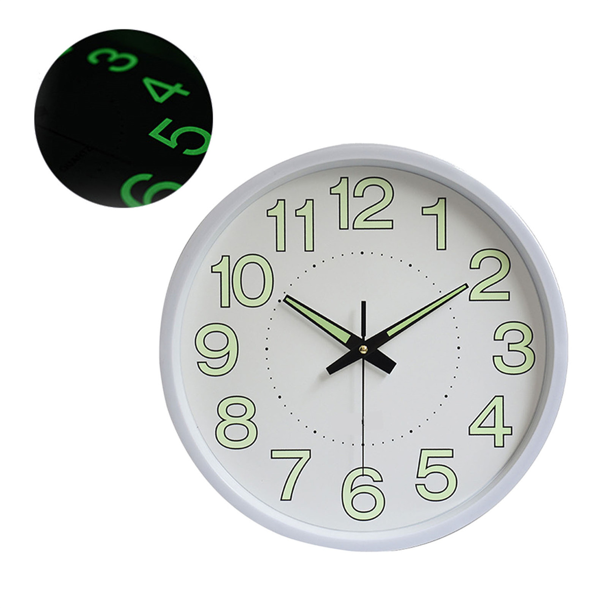 Eine weiße Wanduhr mit leuchtend grünen Zahlen und Zeigern, mit Nahaufnahme.