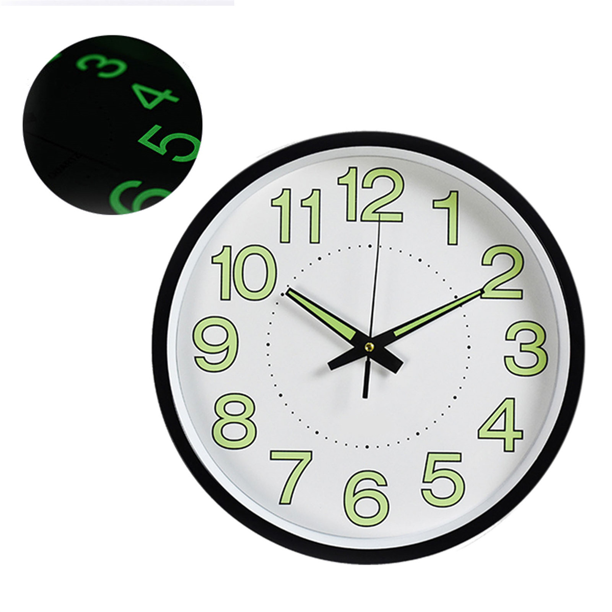Eine Uhr mit schwarzem Rahmen, Zahlen leuchten grün. Die Zeit ist etwa 9:10 Uhr.