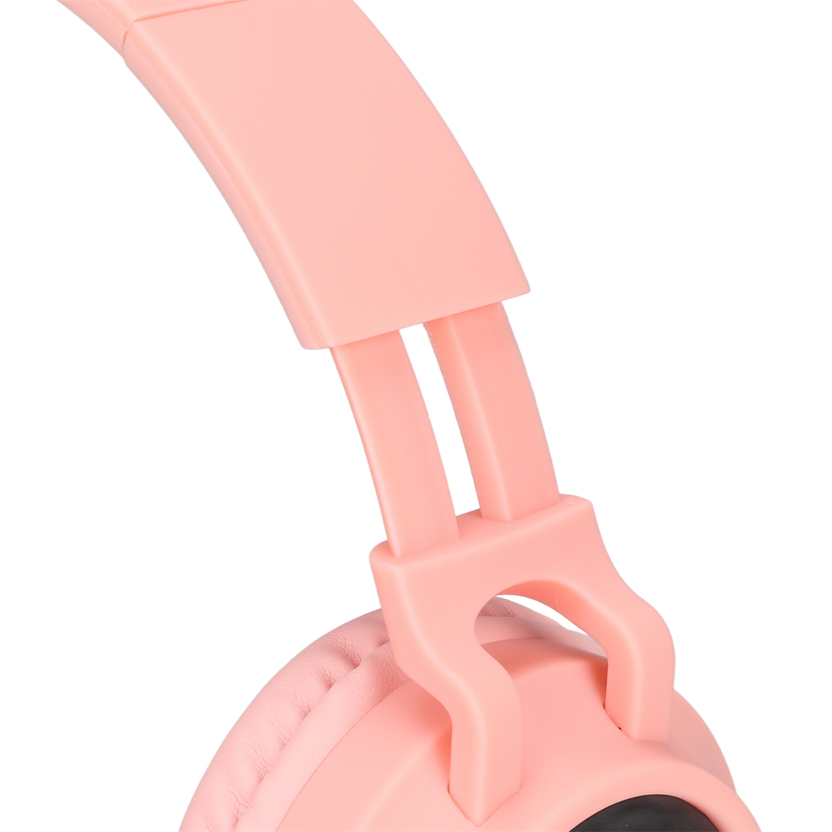 Nahaufnahme von rosa Kopfhörern, die das Stirnband und die Ohrmuscheln zeigen.