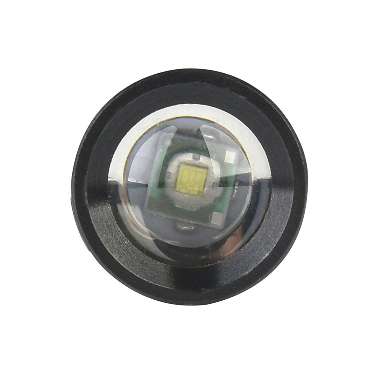 Nahaufnahme einer schwarzen LED-Taschenlampe mit klarer Linse und kleiner grüner Platine.