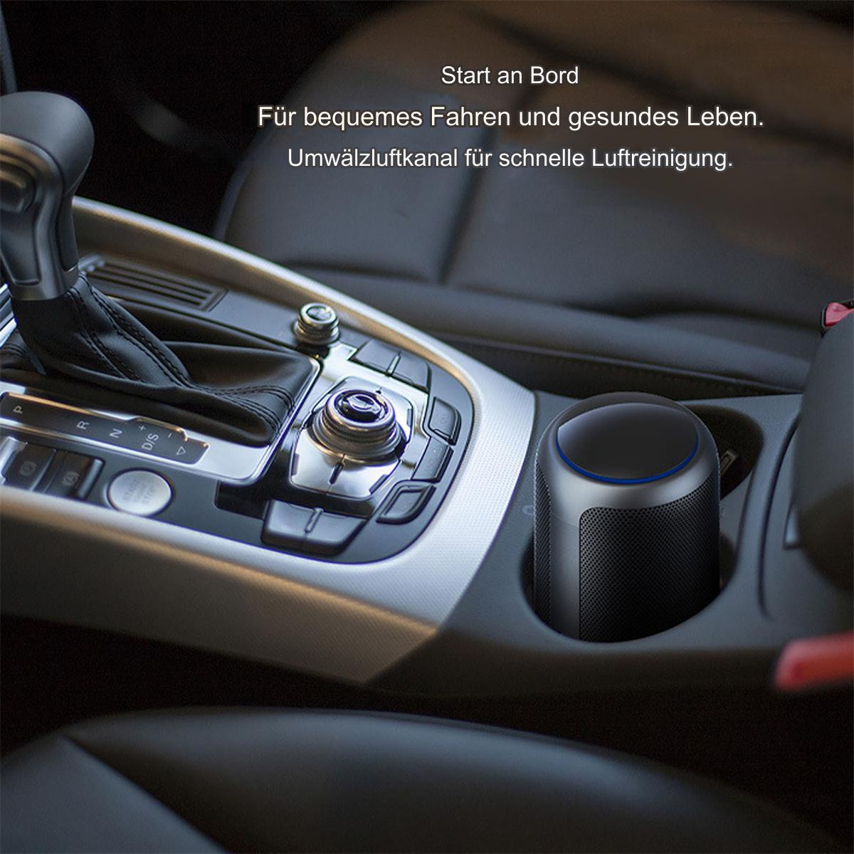 Ein Autointerieur mit einem Luftreiniger im Getränkehalter und Text darüber.