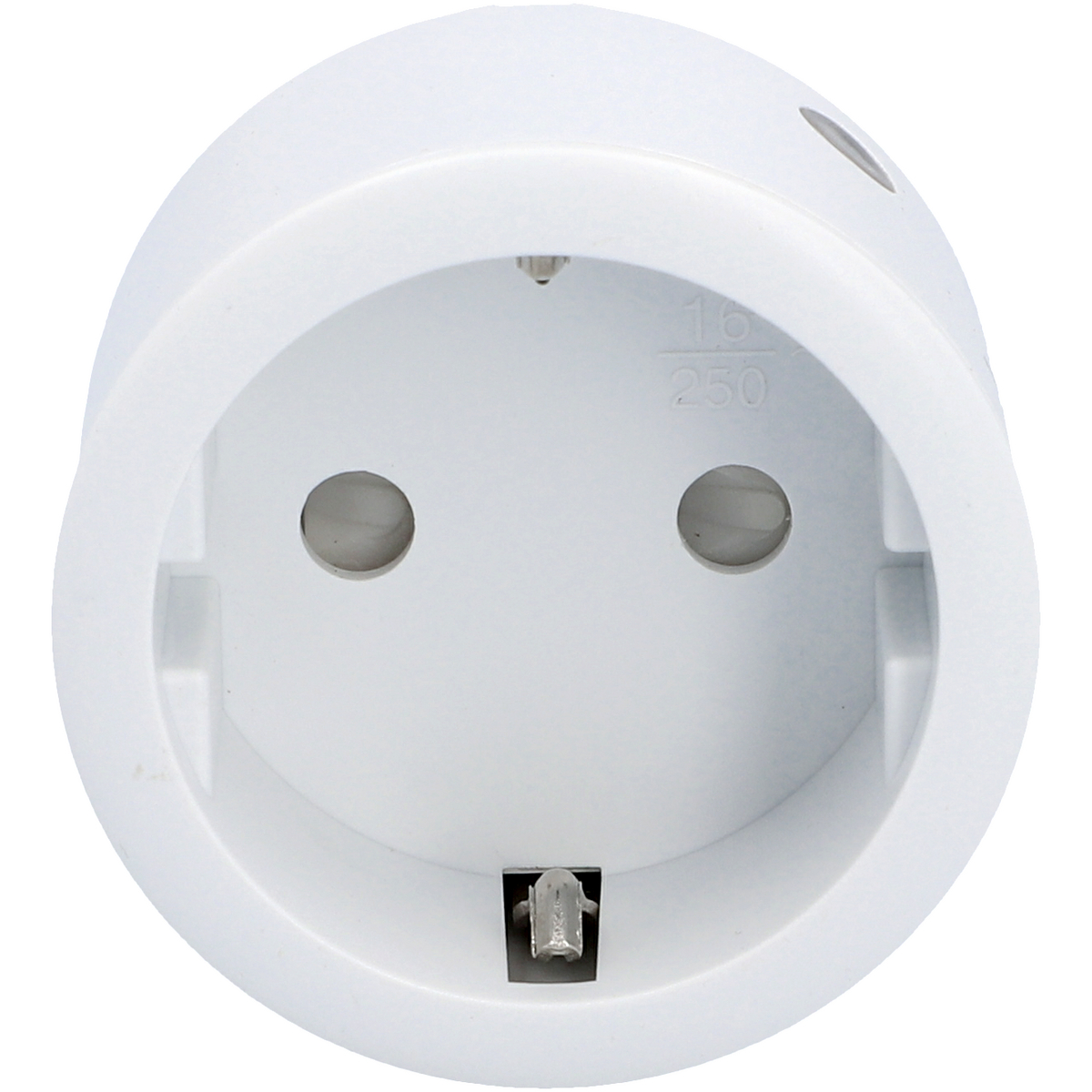 Ein weißer Netzadapter mit zwei Löchern und einem Erdungsstift, für europäische Stecker.