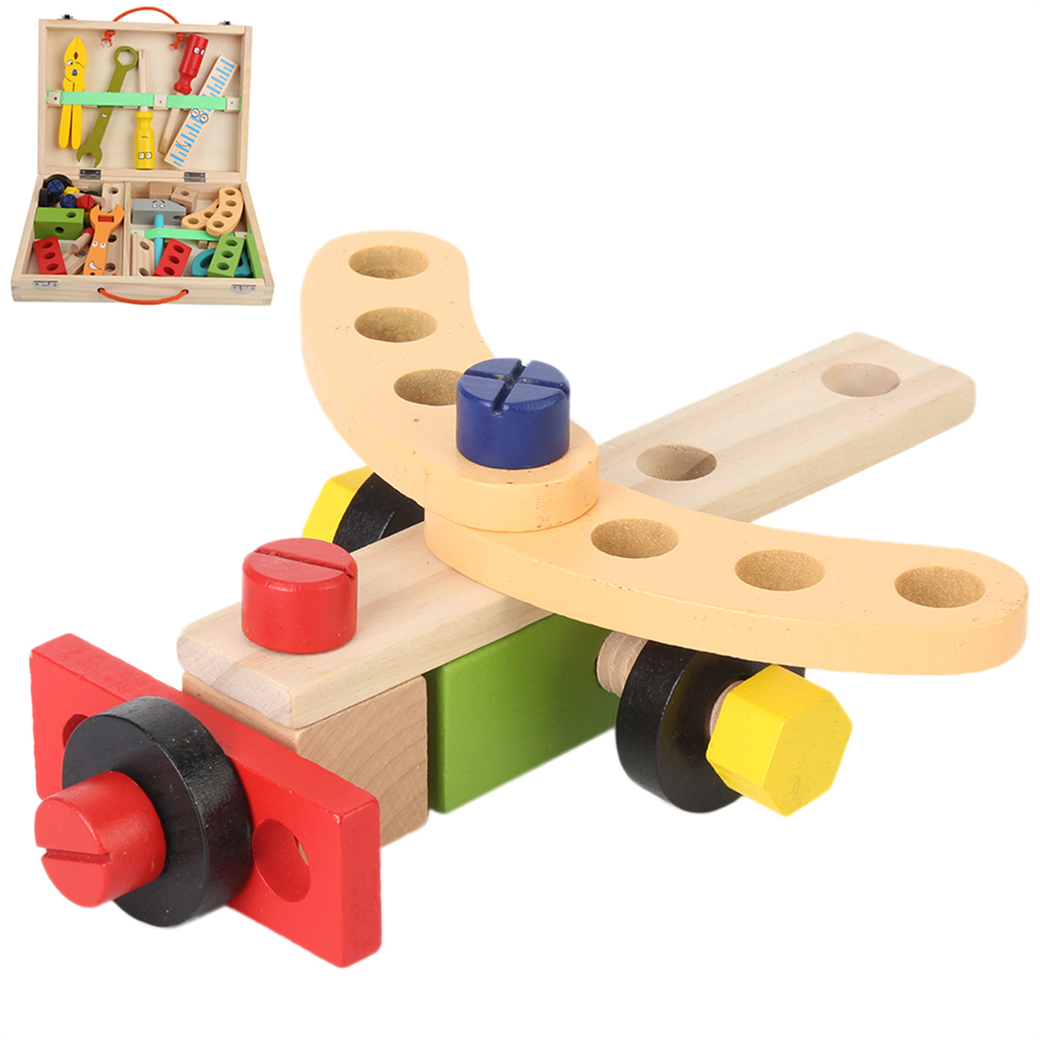 Spielzeugflugzeug und Werkzeugkasten aus Holz mit Werkzeug. Das Flugzeug hat einen roten Propeller.