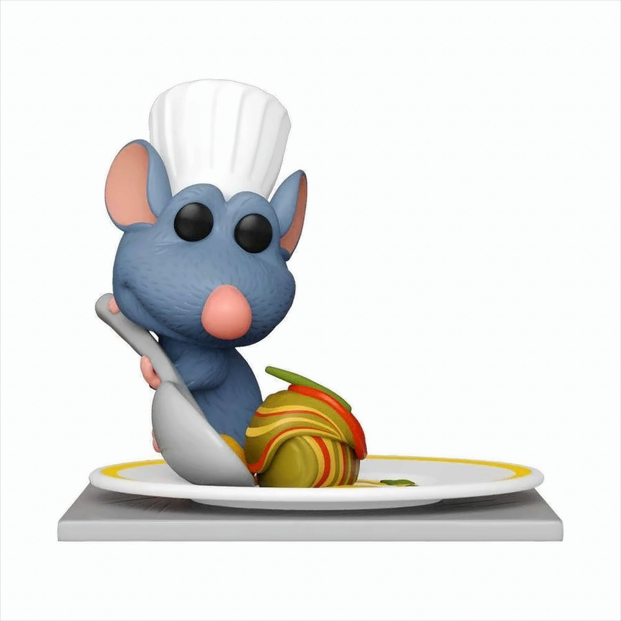 La statuetta di Remy di Ratatouille. Remy tiene un cucchiaio sopra un piatto di cibo.