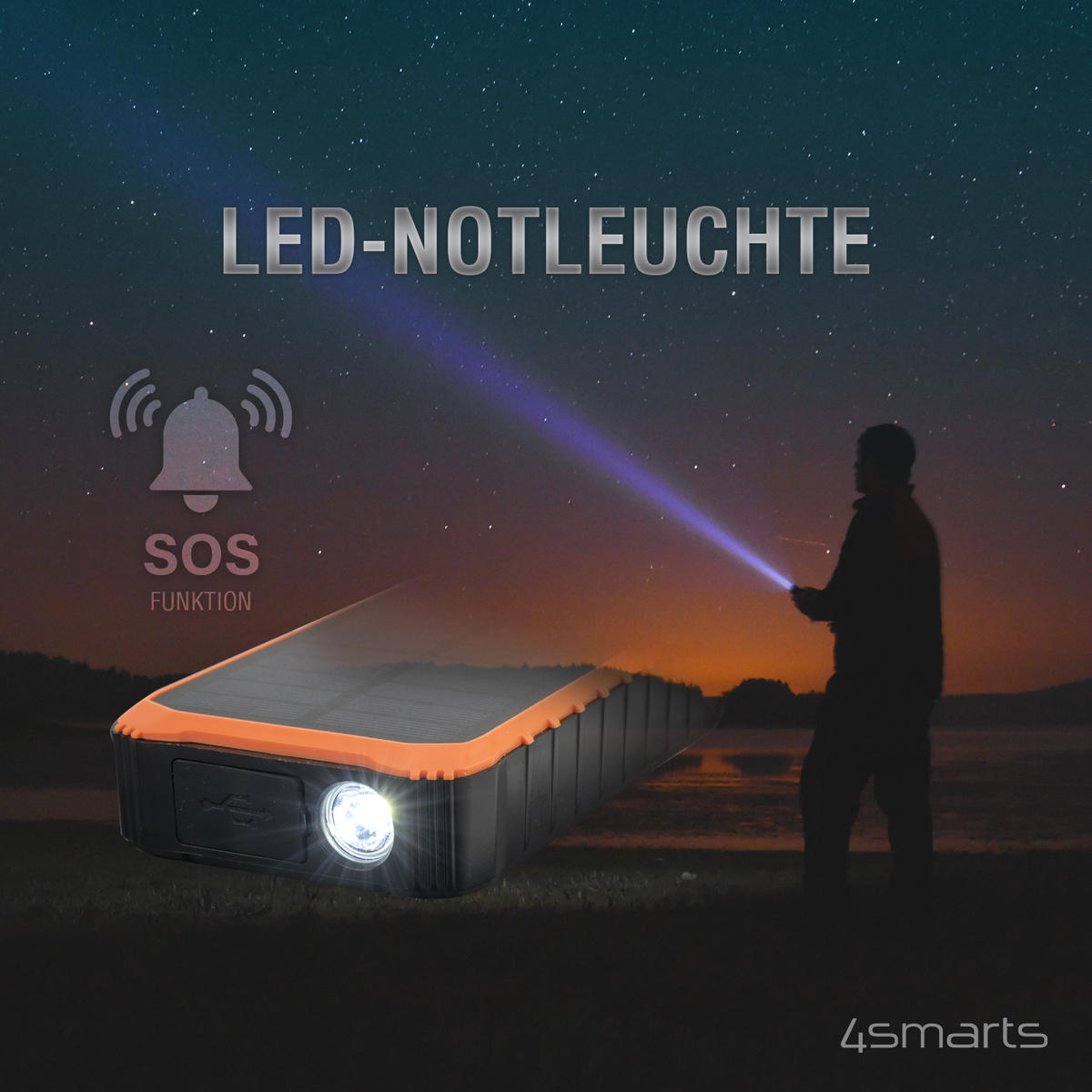 Dunkle Nachtszene mit einer Person, die eine Taschenlampe benutzt. Ein orangefarbenes Solarladegerät am Boden.