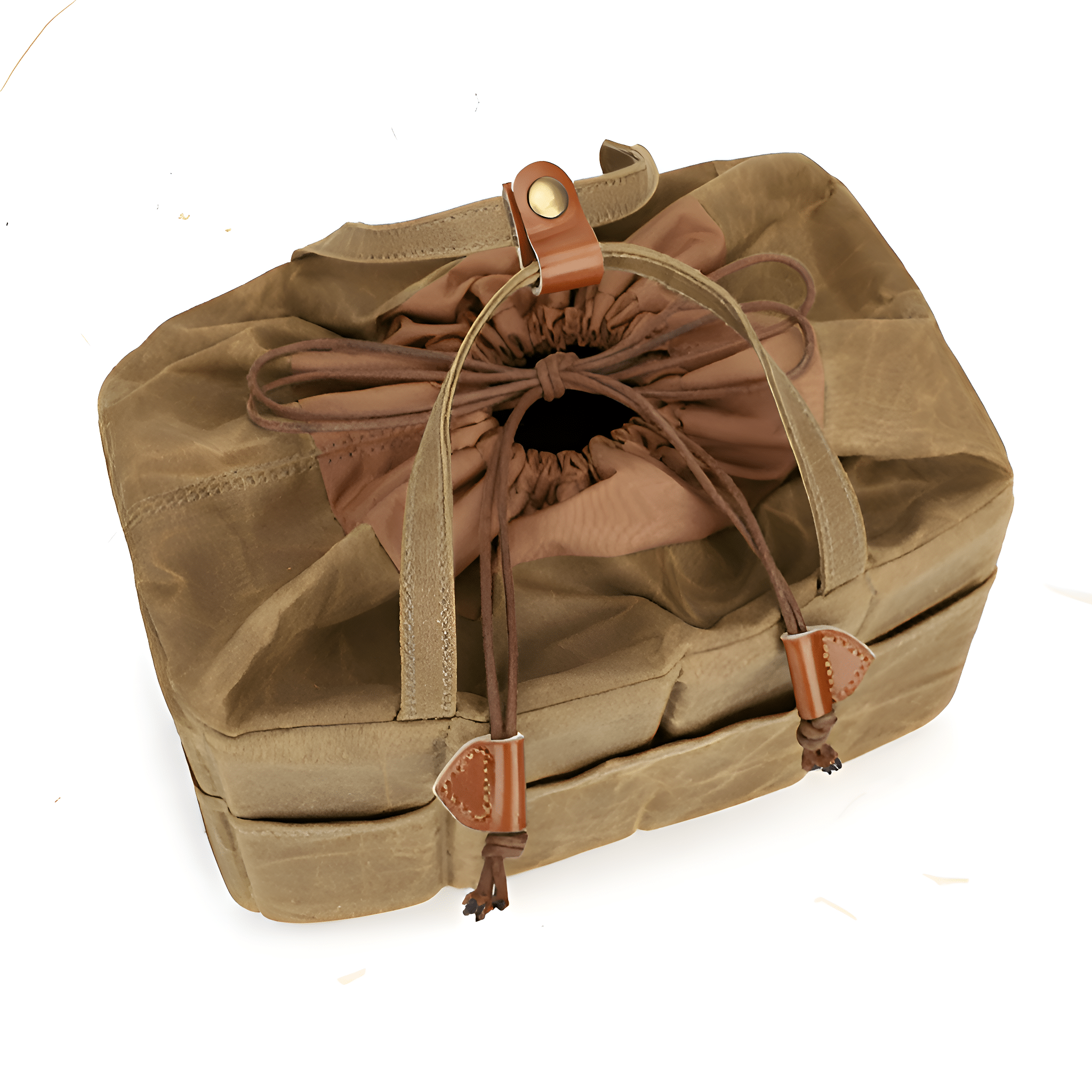 Eine braun-beige Tasche mit Kordelzug oben, zwei Griffen und Lederakzenten auf weißem Hintergrund.