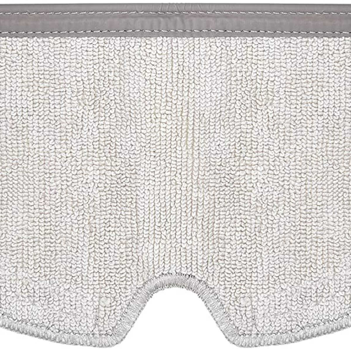 Zbliżenie na biało-szarą maskę do spania. Tekstura jest miękka i chłonna.