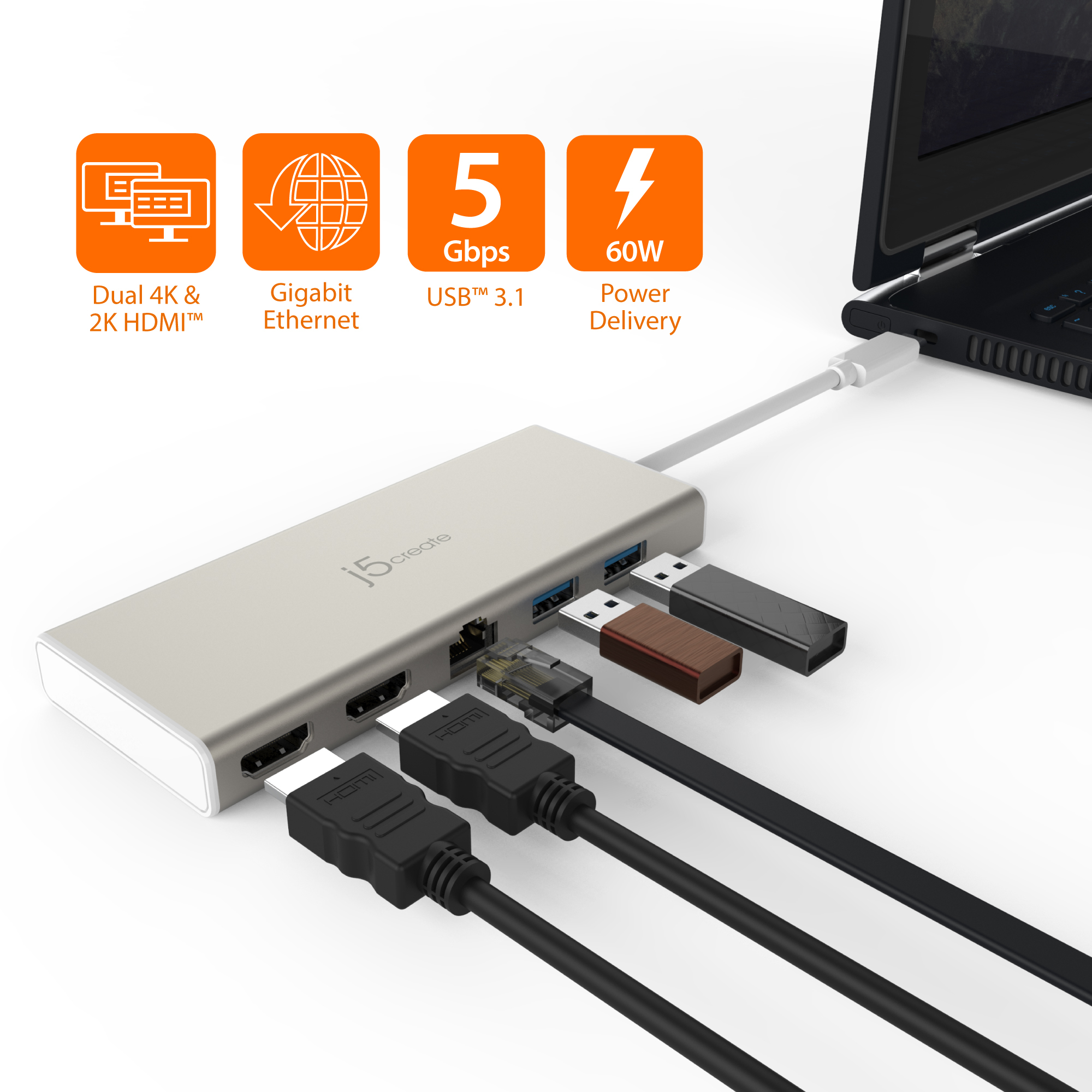 Silberner Hub mit mehreren Anschlüssen, die an einen Laptop angeschlossen sind, mit Funktionen beschriftet.