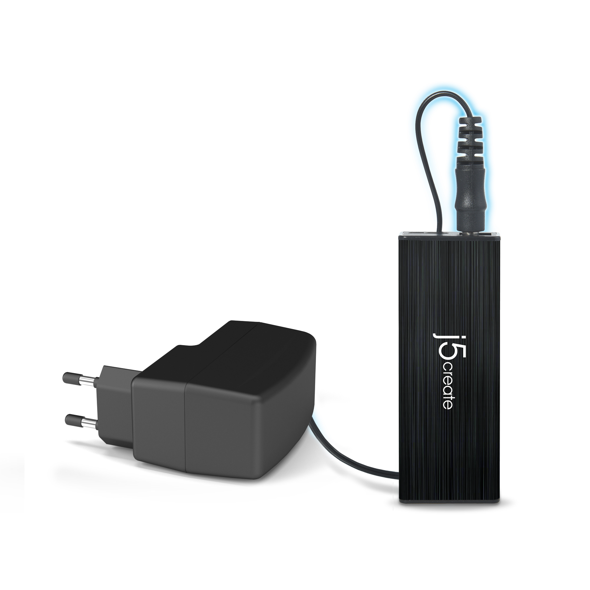 Schwarzes Netzteil, mit schwarzem Kabel, das in ein schwarzes rechteckiges Gerät gesteckt ist.