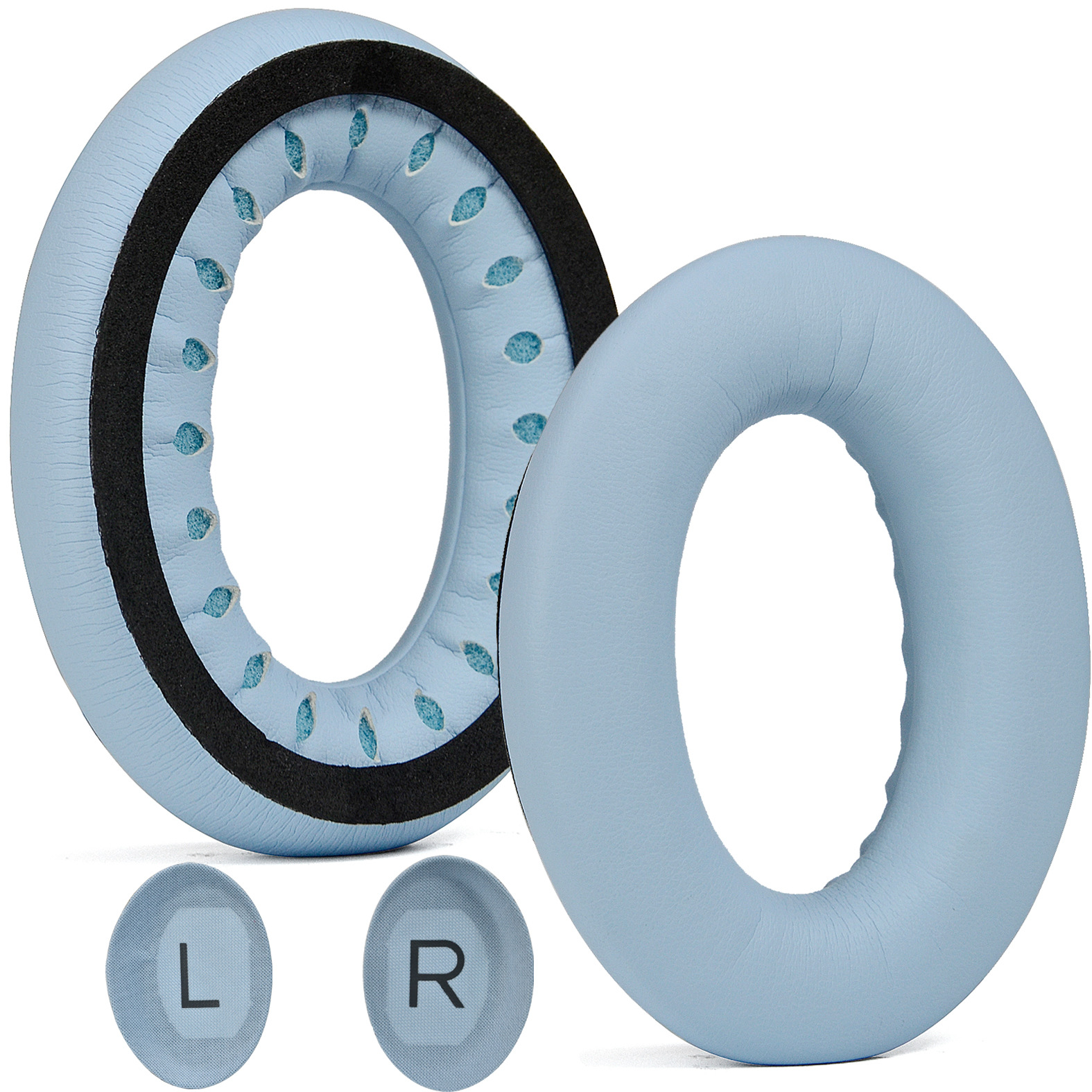 Dwie jasnoniebieskie poduszki nauszne do słuchawek. Jedna z przodu, z czarną krawędzią i wewnętrznym niebieskim wzorem w kropki.