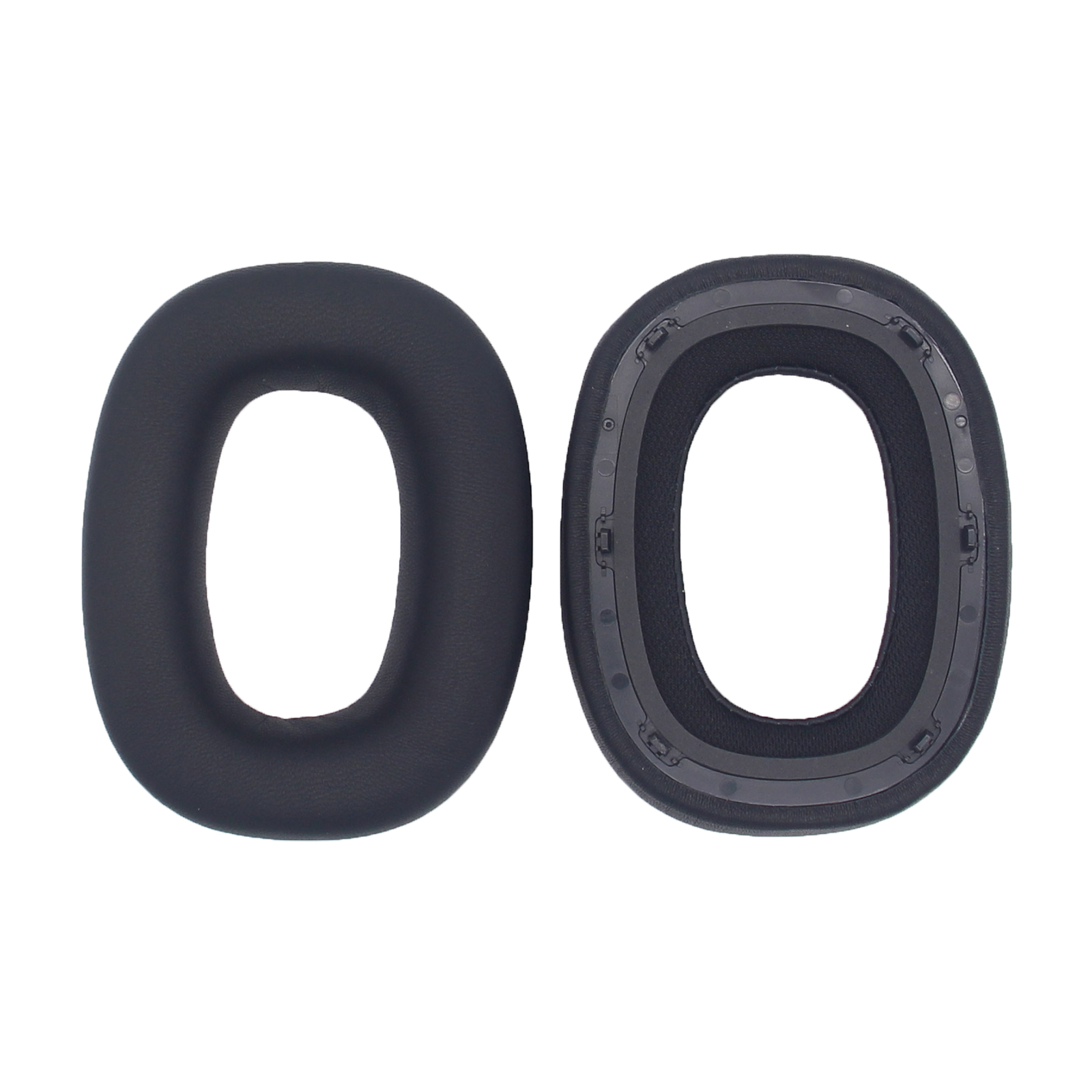 Dwie czarne nausznice. Jedna jest nienaruszona, a druga ma obramowanie z tyłu.