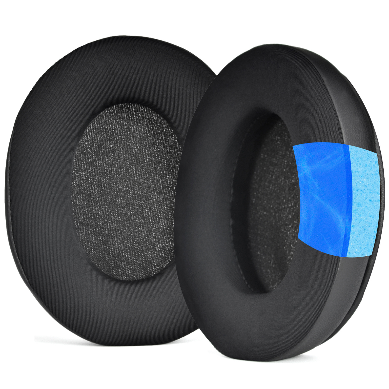 Due cuscinetti auricolari neri con strato di schiuma blu rivelato.