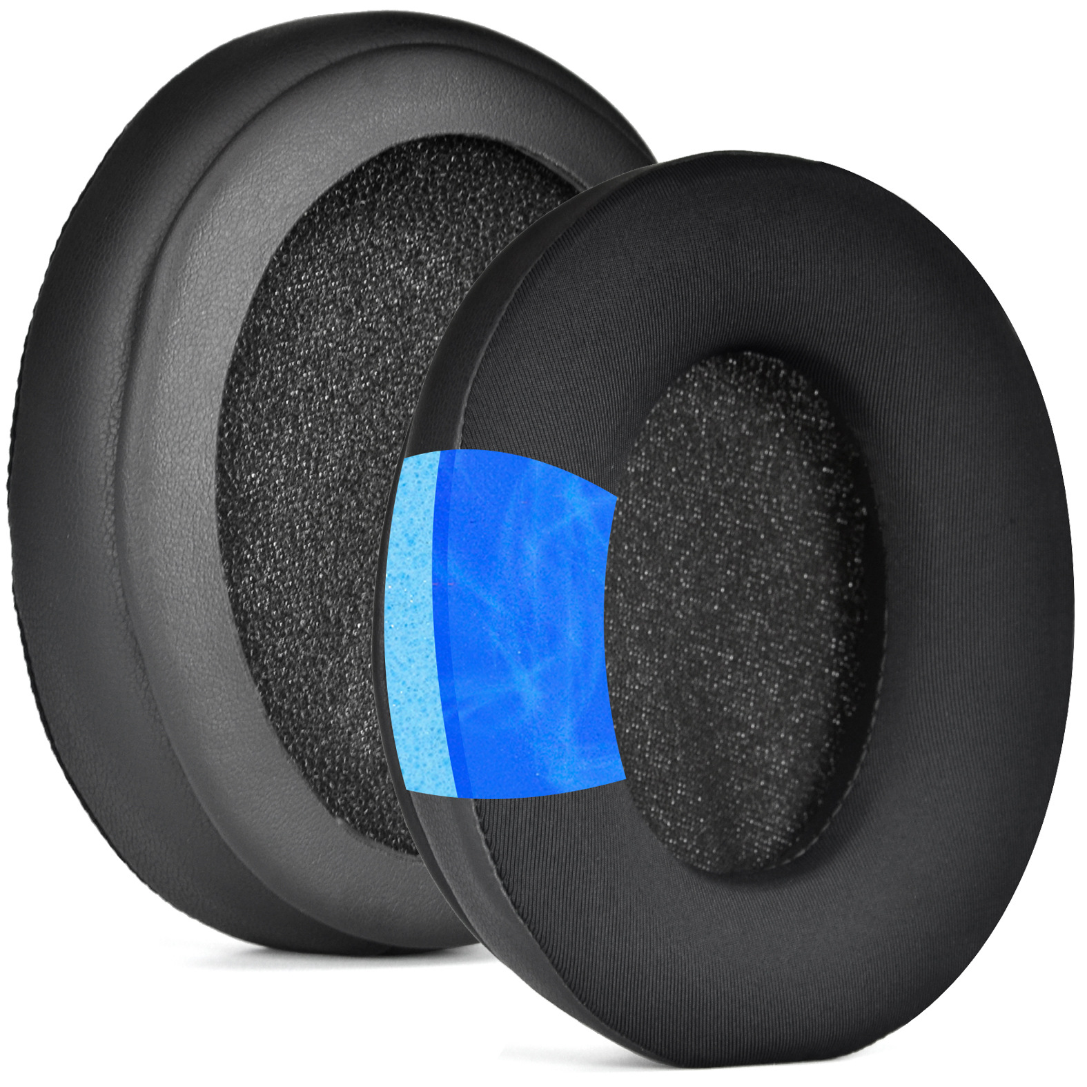 Schwarze Kopfhörer-Ohrpolster, Ausschnitt mit blauem Schaumstoff und Innennetz.