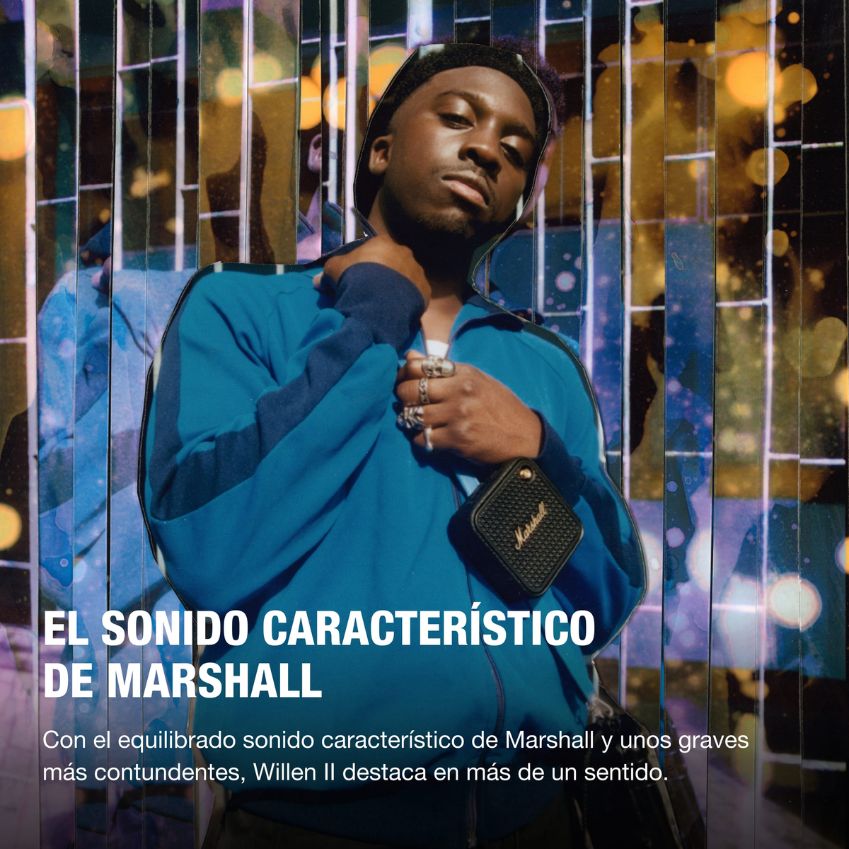 Uomo con in mano un piccolo altoparlante nero. Testo: EL SONIDO CARACTERÍSTICO DE MARSHALL.