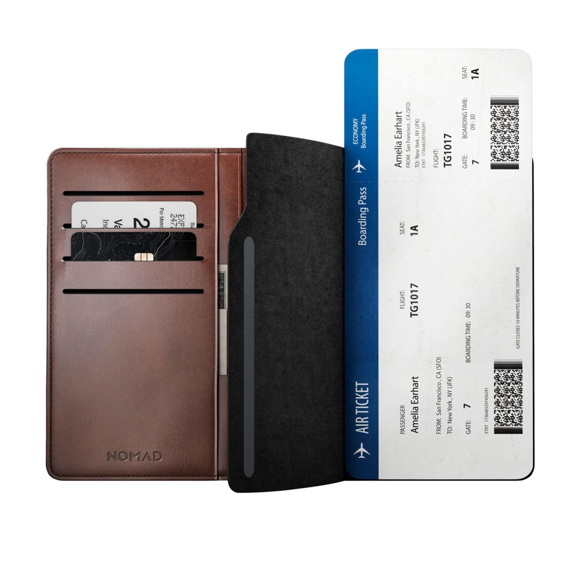 Portafoglio in pelle marrone con carta d'imbarco e carte di credito all'interno.