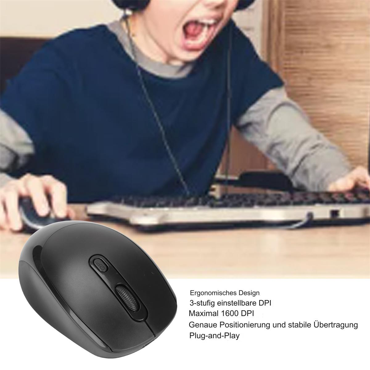 Schwarze Computermaus mit einem Scrollrad. Im Hintergrund bedient ein Mann einen Computer.