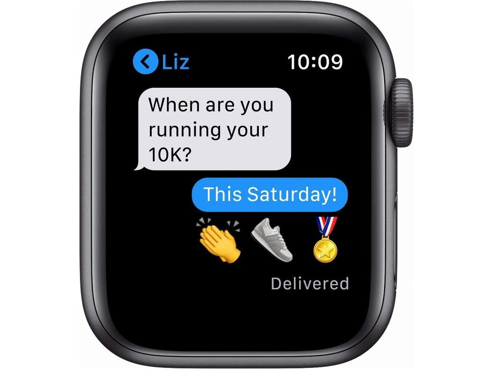 Apple Watch-Bildschirm, der einen Textnachrichtenaustausch über einen 10-km-Lauf zeigt.