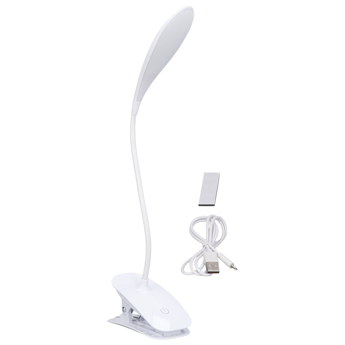 Eine weiße Klemm-Schreibtischlampe mit flexiblem Hals und USB-Kabel. Die Lampe steht vor weißem Hintergrund.