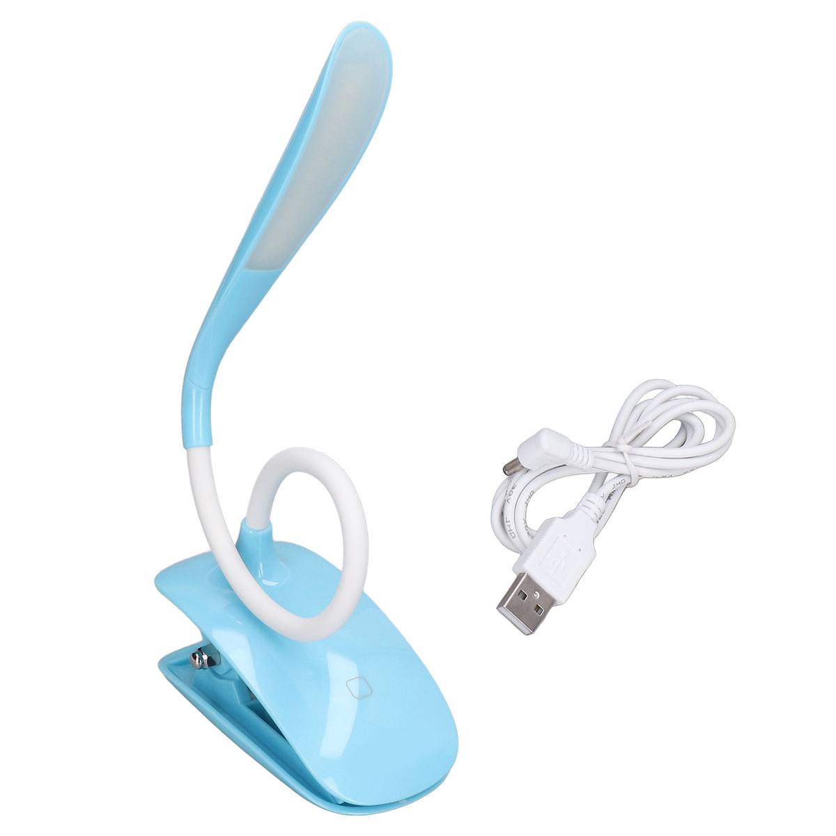 Blaue LED-Schreibtischlampe zum Anklemmen und ein weißes USB-Ladekabel. Die Lampe steht auf weißem Untergrund.