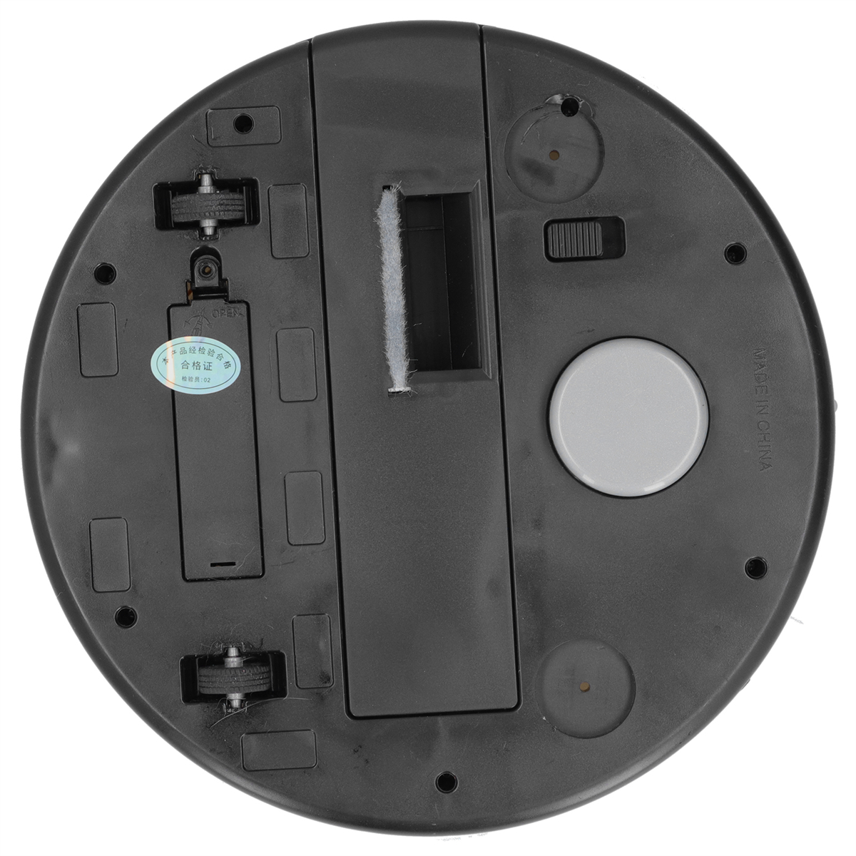 Unteransicht eines schwarzen Roboter-Staubsaugers.
