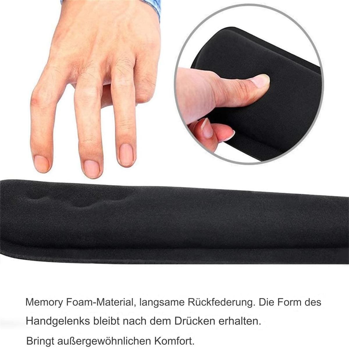 Hände ruhen auf schwarzer Handgelenkstütze aus Memory-Schaum, Nahaufnahme.