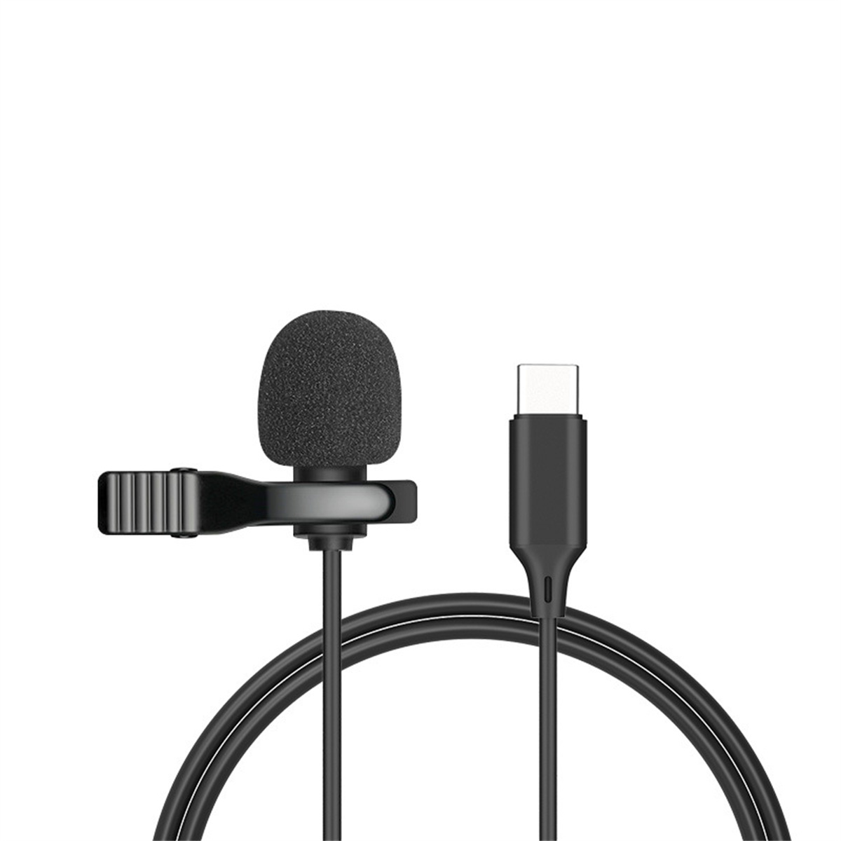 Ein schwarzes Lavalier-Mikrofon mit schwarzem Kabel und einem USB-C-Anschluss, vor weißem Hintergrund.
