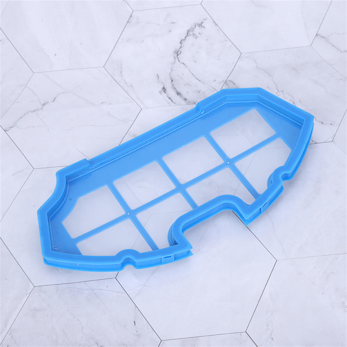 Blauer Filter mit rechteckiger Form. Es hat mehrere rechteckige Öffnungen in der Mitte.