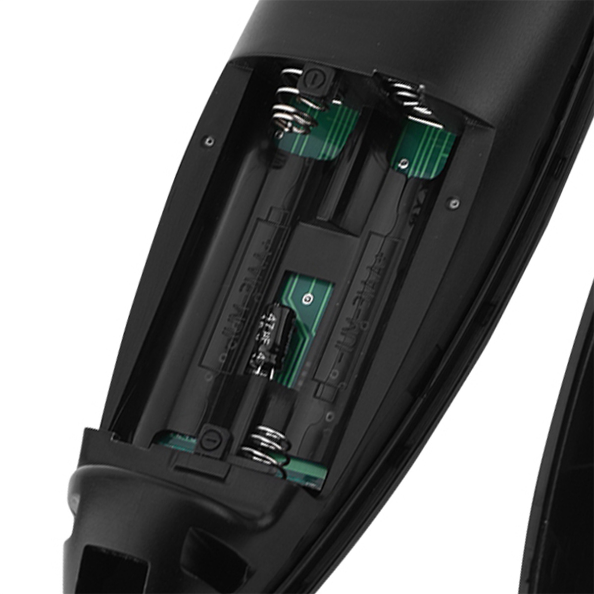 Geöffnete schwarze Fernbedienung mit Batteriefach und Innenkomponenten.