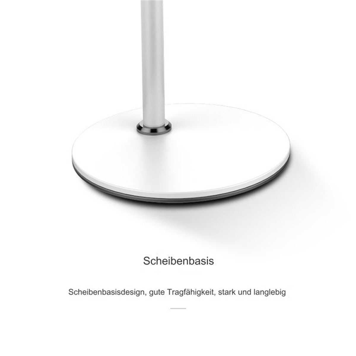 Ein weißer, kreisförmiger Sockel eines Ständers, mit einer silbernen Stange und weißem Hintergrund.