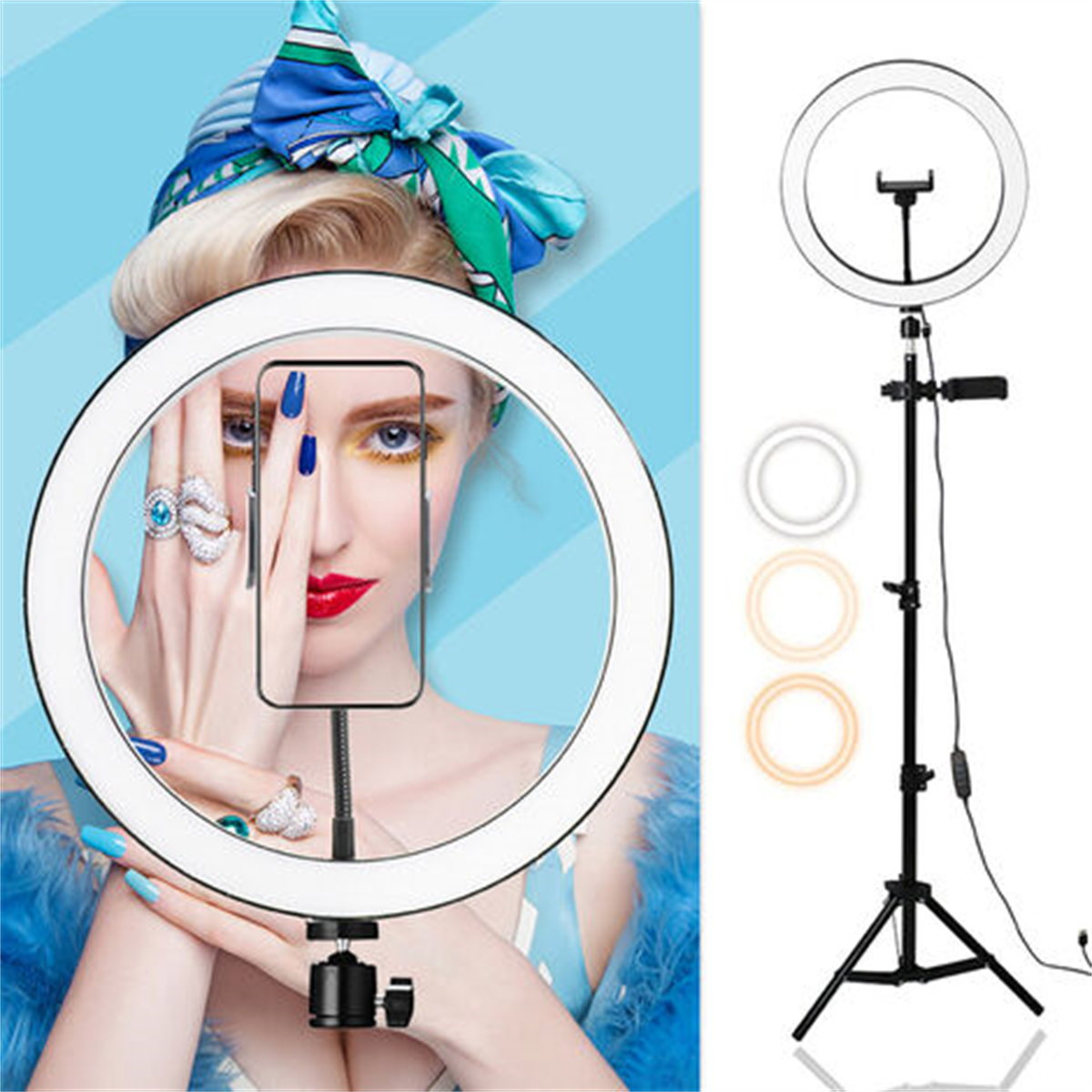 Frau mit Ringlicht, Telefon. Ringlicht am Ständer. Blondes Haar, blauer Schal, roter Lippenstift.
