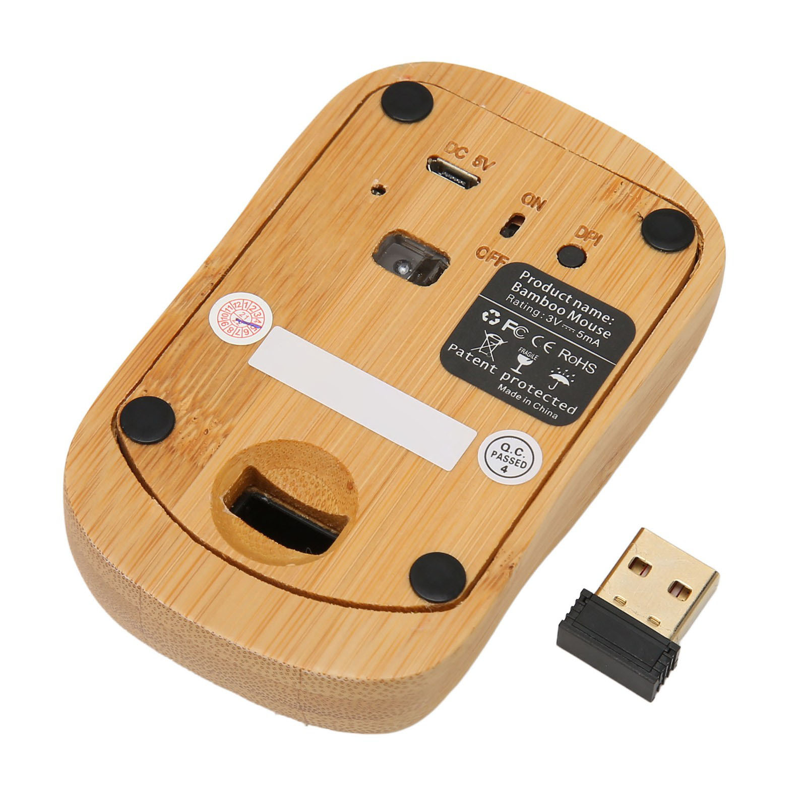 Die Unterseite einer Bambusmaus mit einem USB-Empfänger. Die Maus ist ausgeschaltet, mit DPI-Einstellungen.