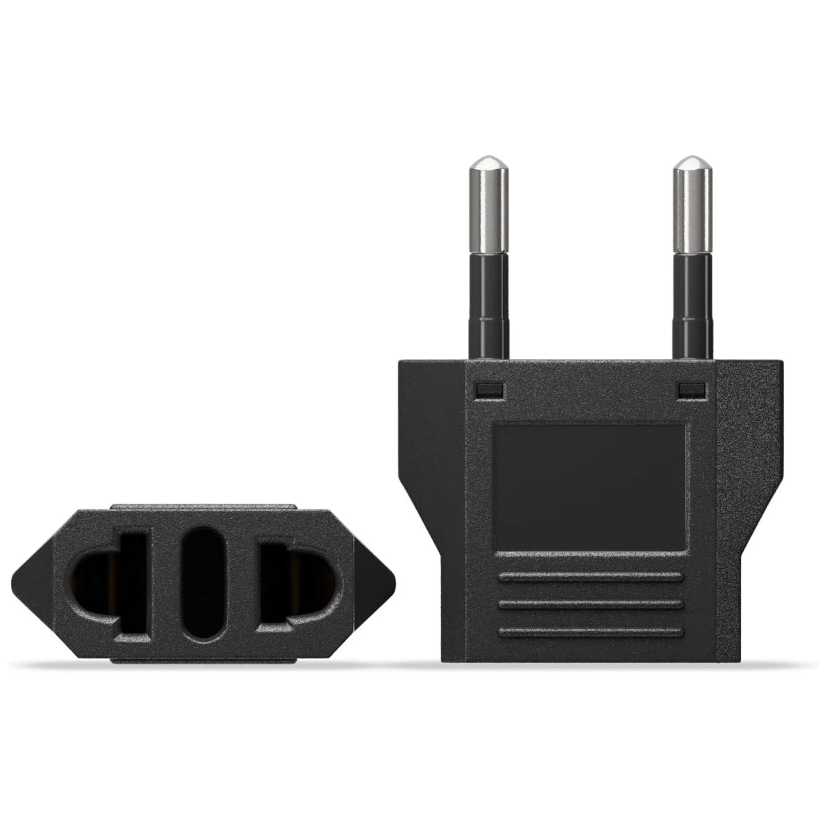 Zwei schwarze Netzsteckeradapter. Einer ist der Stecker, der andere die Buchse.
