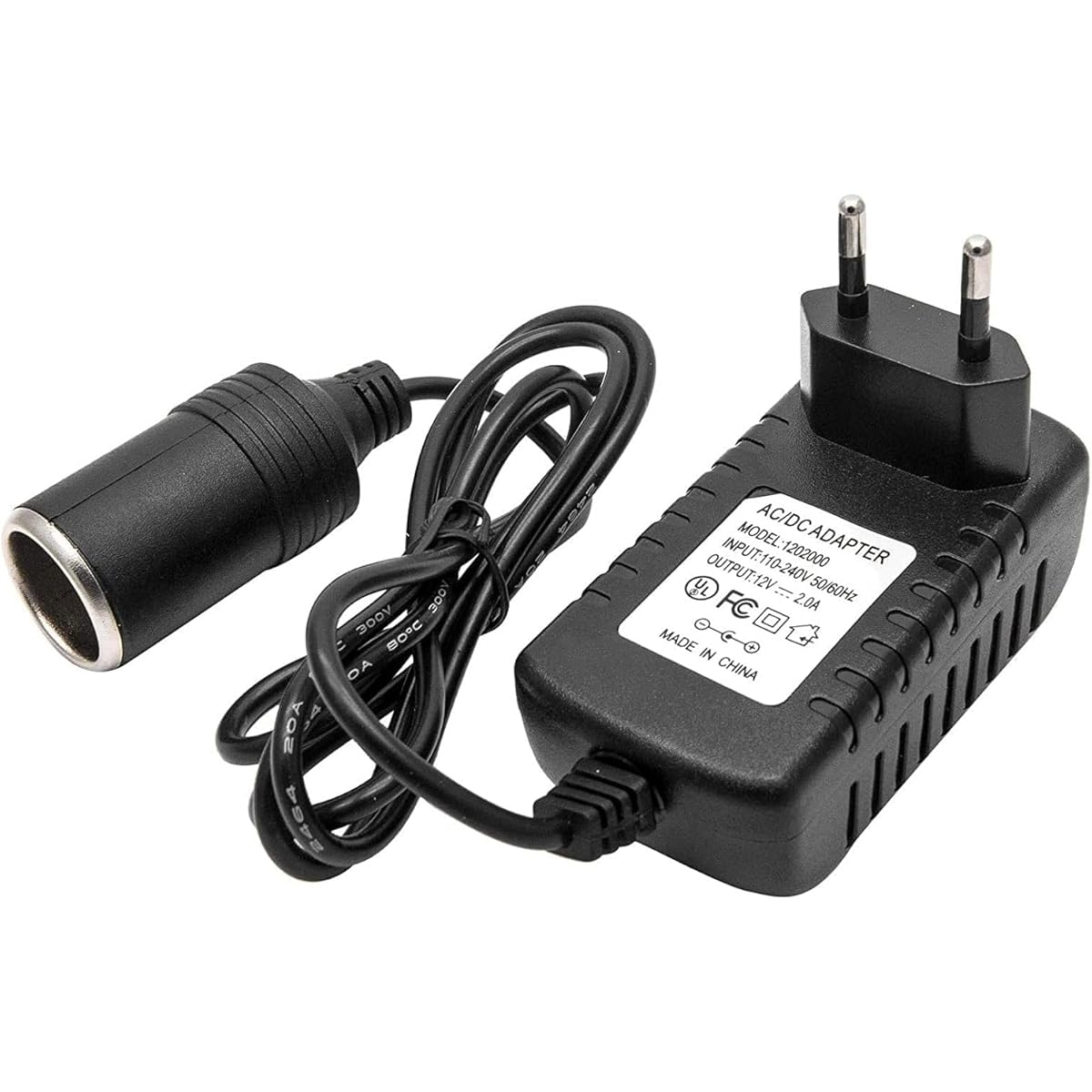 Schwarzer AC/DC-Adapter und ein Zigarettenanzünder-Adapter mit schwarzem Kabel.