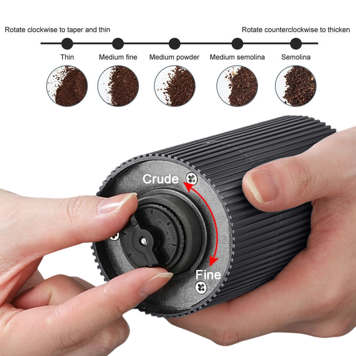 Hände, die eine Kaffeemühle einstellen. Die Mühle hat Einstellungen für den Mahlgrad: fein, mittel, grob.