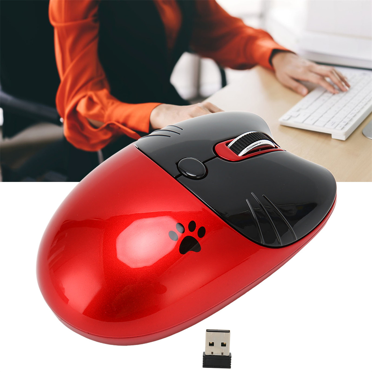 Eine rot-schwarze Maus neben einer Tastatur. Ein USB-Empfänger befindet sich unter der Maus.