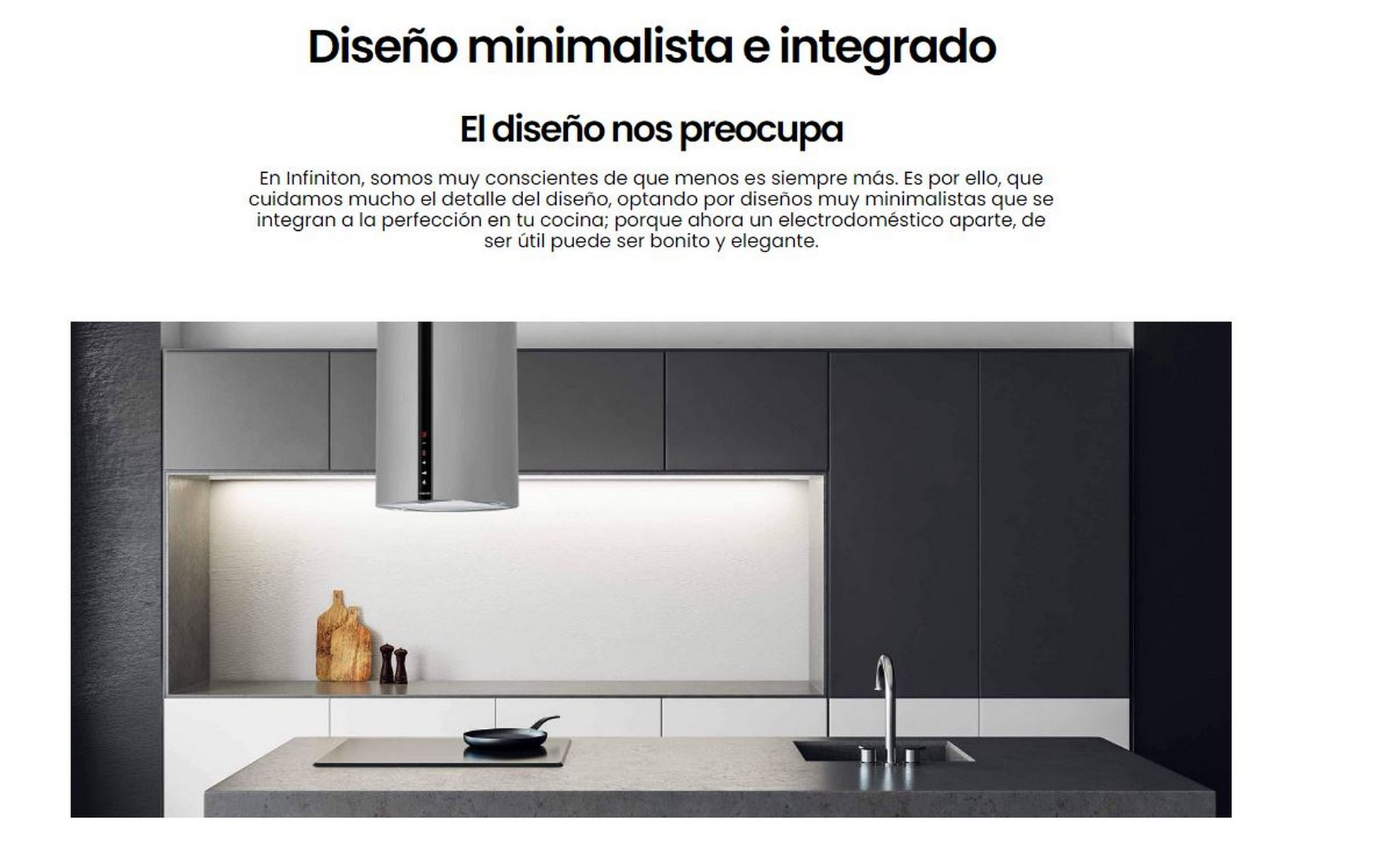 Una cocina moderna con un diseño minimalista que presenta una campana extractora plateada.