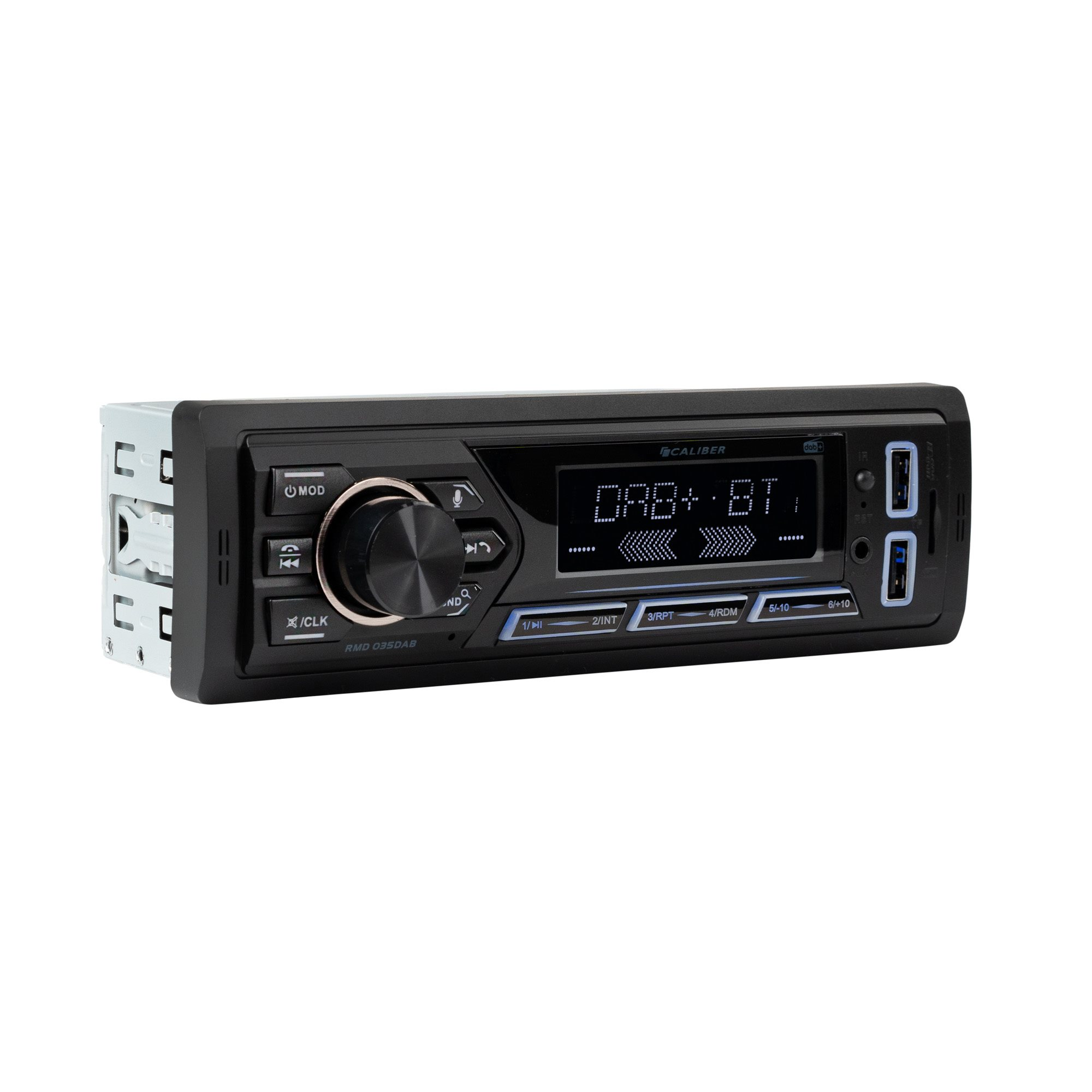 Schwarzes Autoradio mit Display und Knöpfen auf Weiß. Mit DAB+ und Bluetooth.