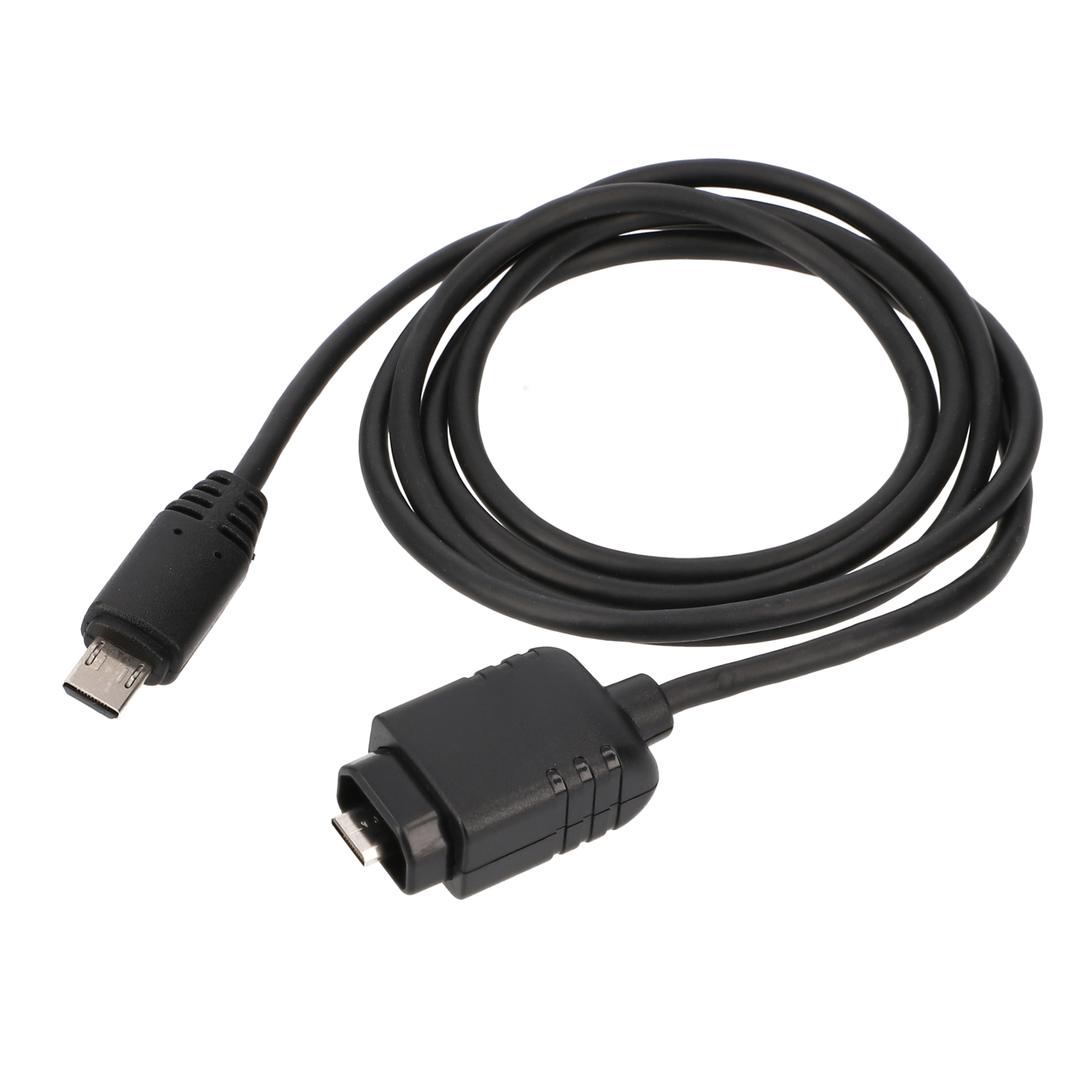 Schwarzes Kabel mit Steckern an beiden Enden, einmal Micro-USB und einmal quadratisch.