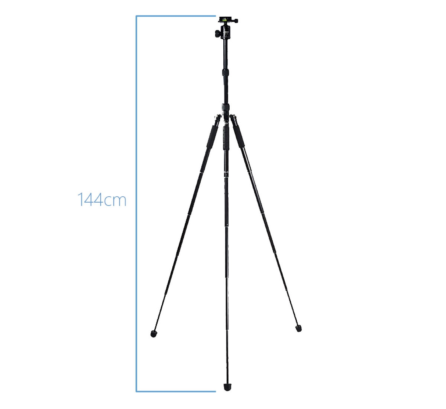 Ein schwarzes Stativ, vollständig ausgefahren, mit einer Höhe von 144 cm. Es steht vor weißem Hintergrund.