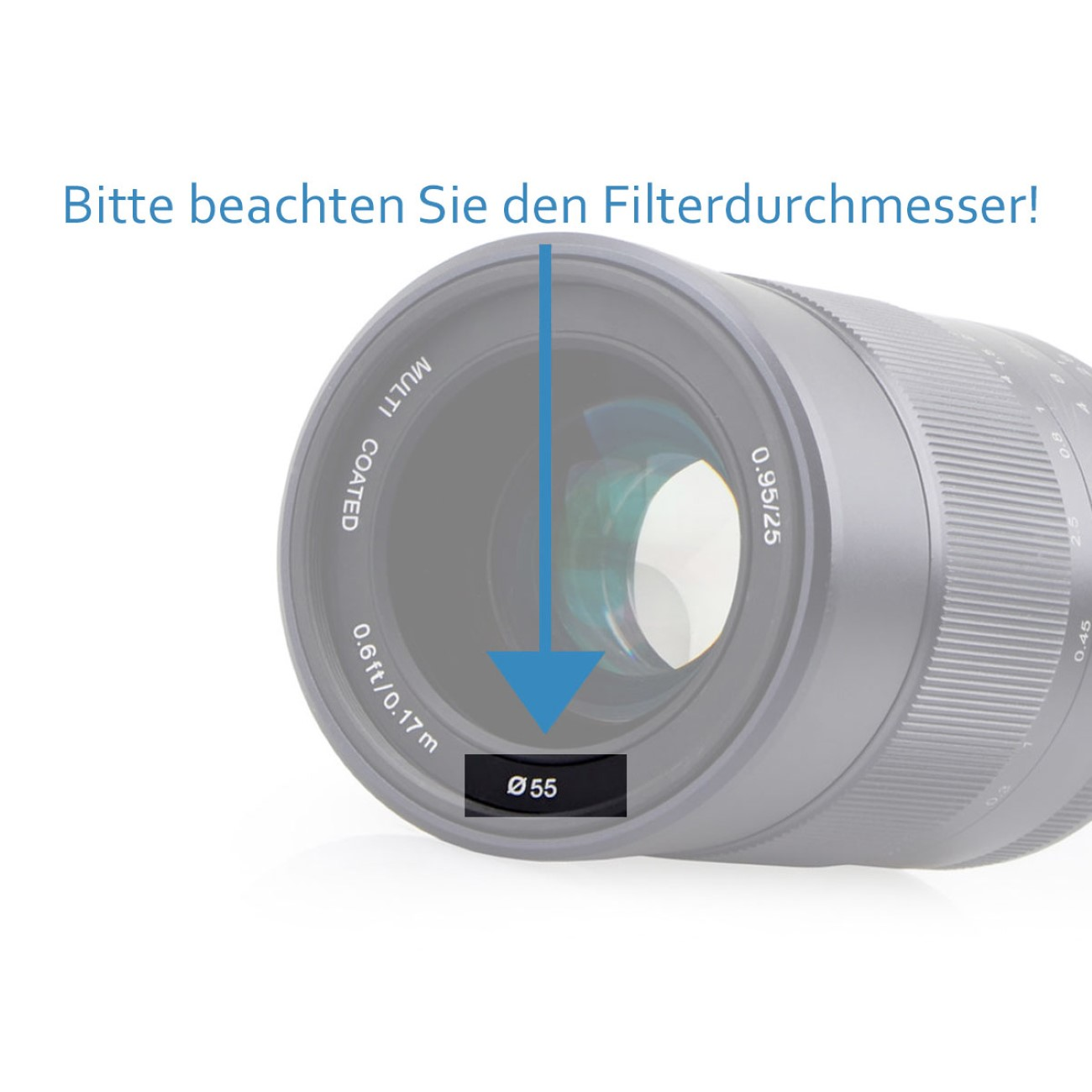 Ein Objektiv mit blauem Pfeil, der auf eine 55-mm-Größenanzeige zeigt. Text sagt 'Ø55'.