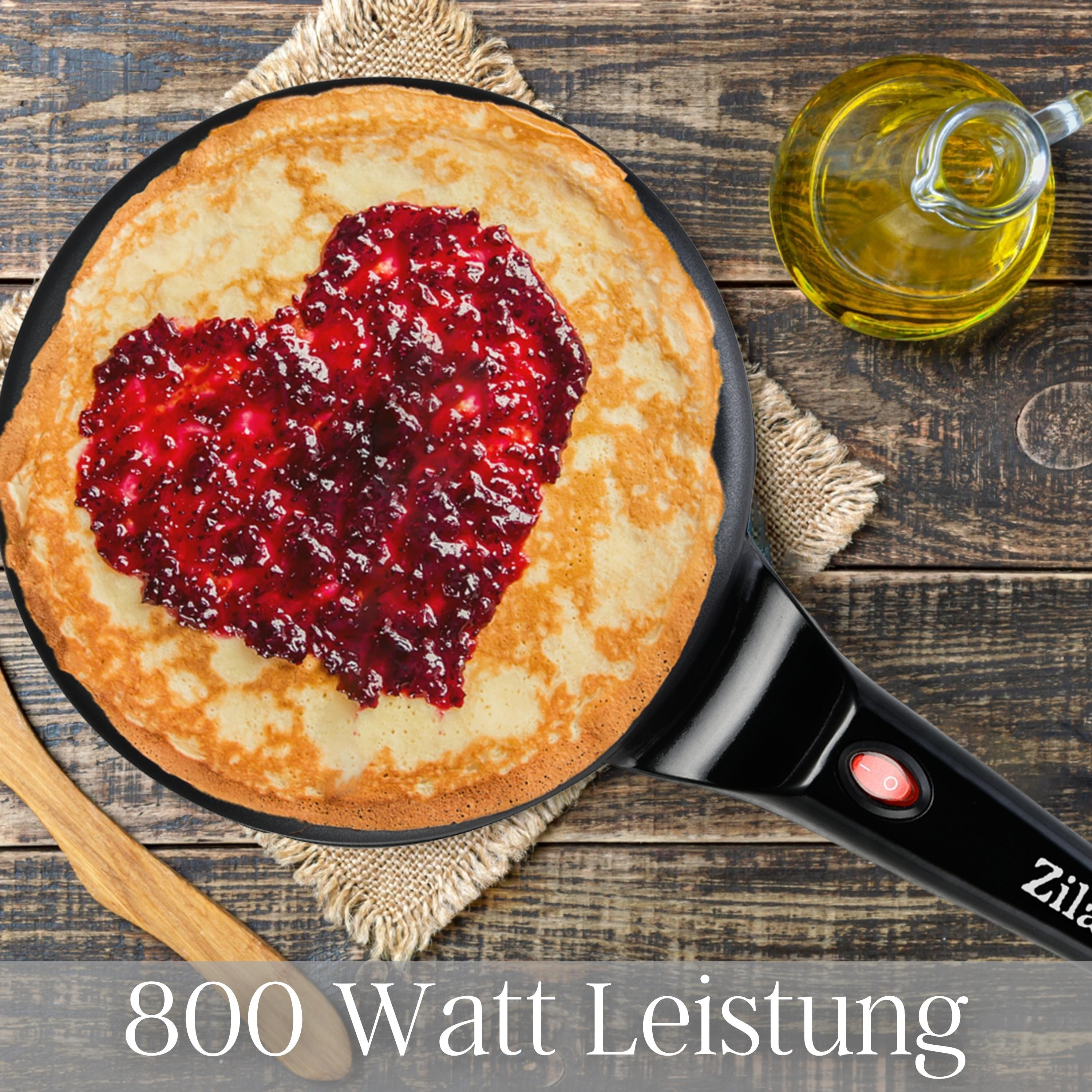 Crêpe mit herzförmiger Marmelade, auf schwarzer Pfanne, Text: 800 Watt.