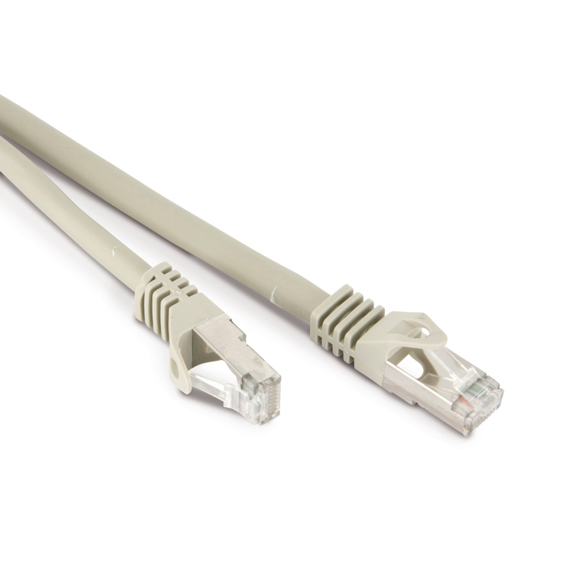 Due cavi ethernet grigi con connettori grigio chiaro su sfondo bianco.