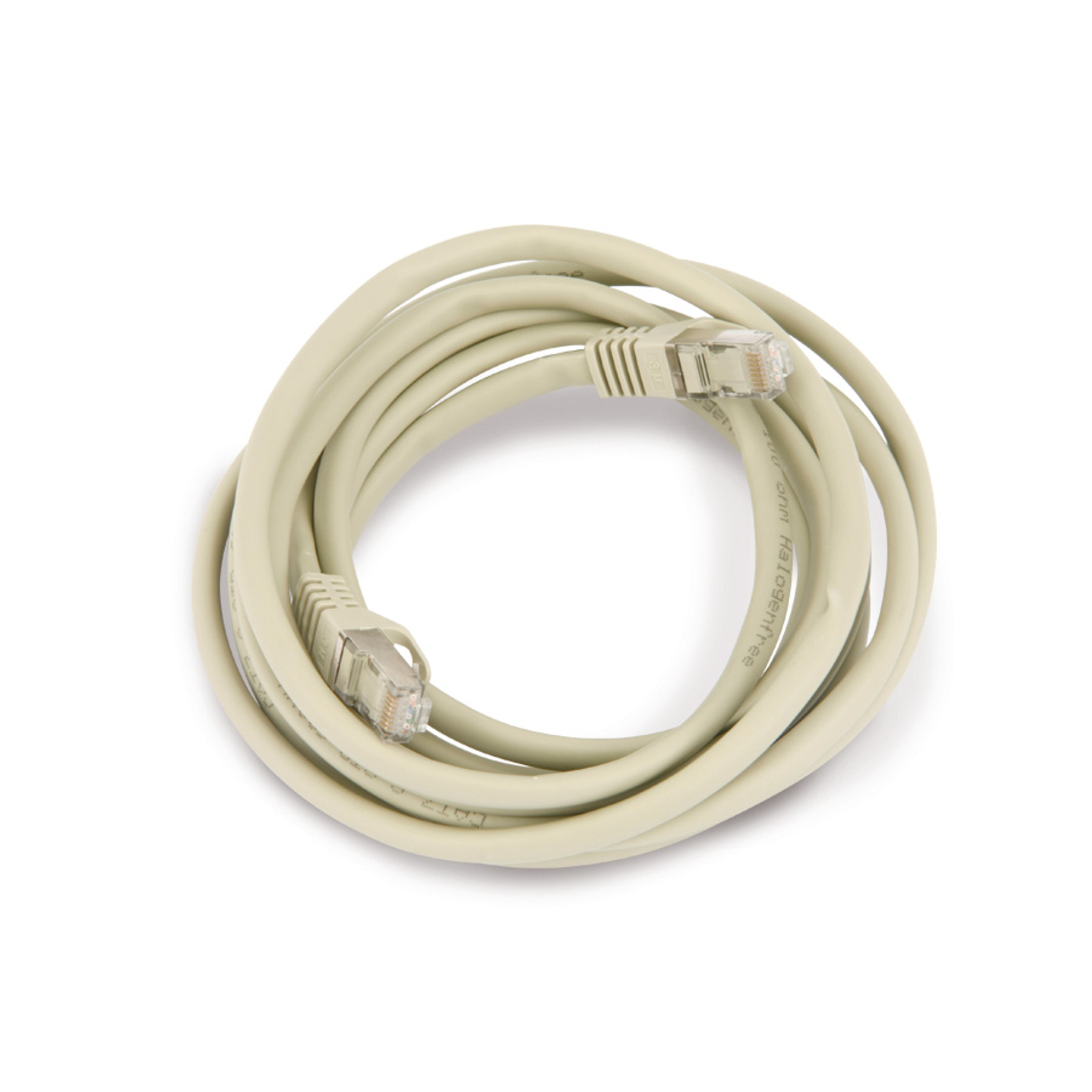 Cavo ethernet beige arrotolato con connettori RJ45, su sfondo bianco.