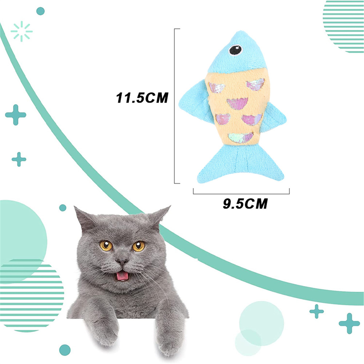 Eine graue Katze schaut hoch, Zunge draußen, neben einem fischförmigen Katzenspielzeug mit Maßen.