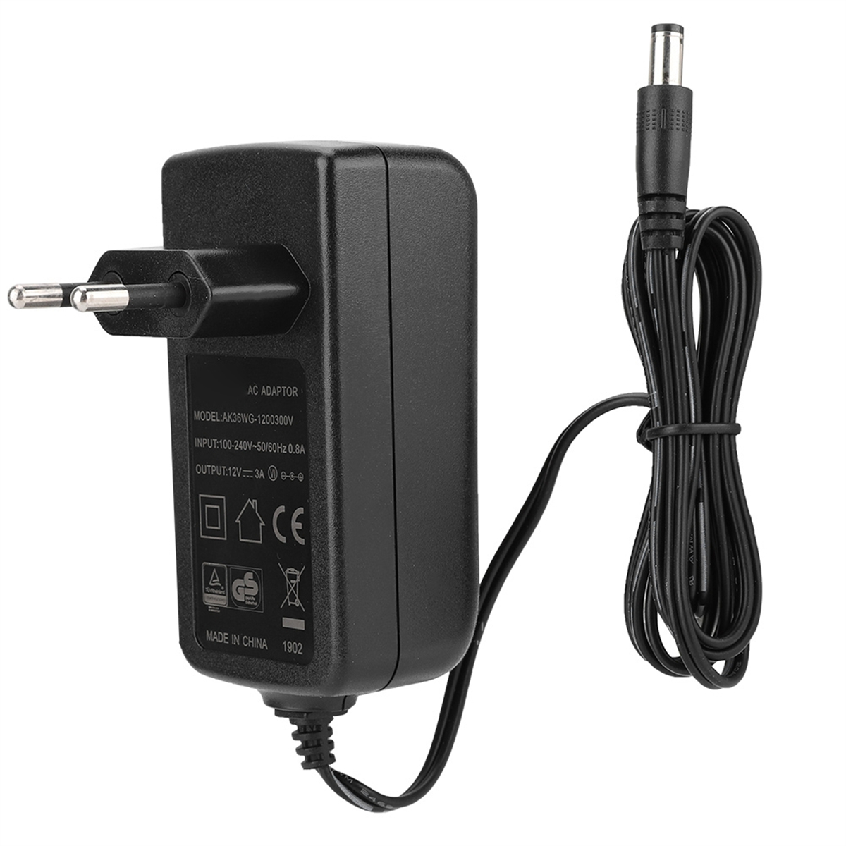 Ein schwarzer AC-Adapter mit Stecker und ein schwarzes Kabel.