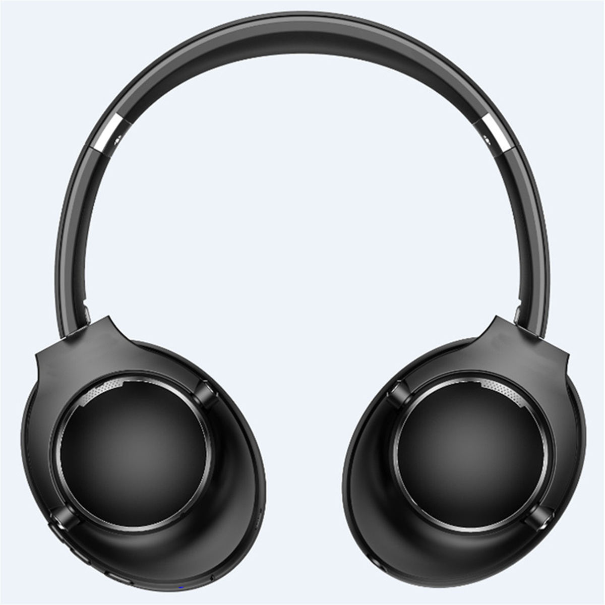 Schwarze Kopfhörer. Die Kopfhörer sind Over-Ear und haben einen gepolsterten Kopfbügel und Ohrmuscheln. Einfaches Design.